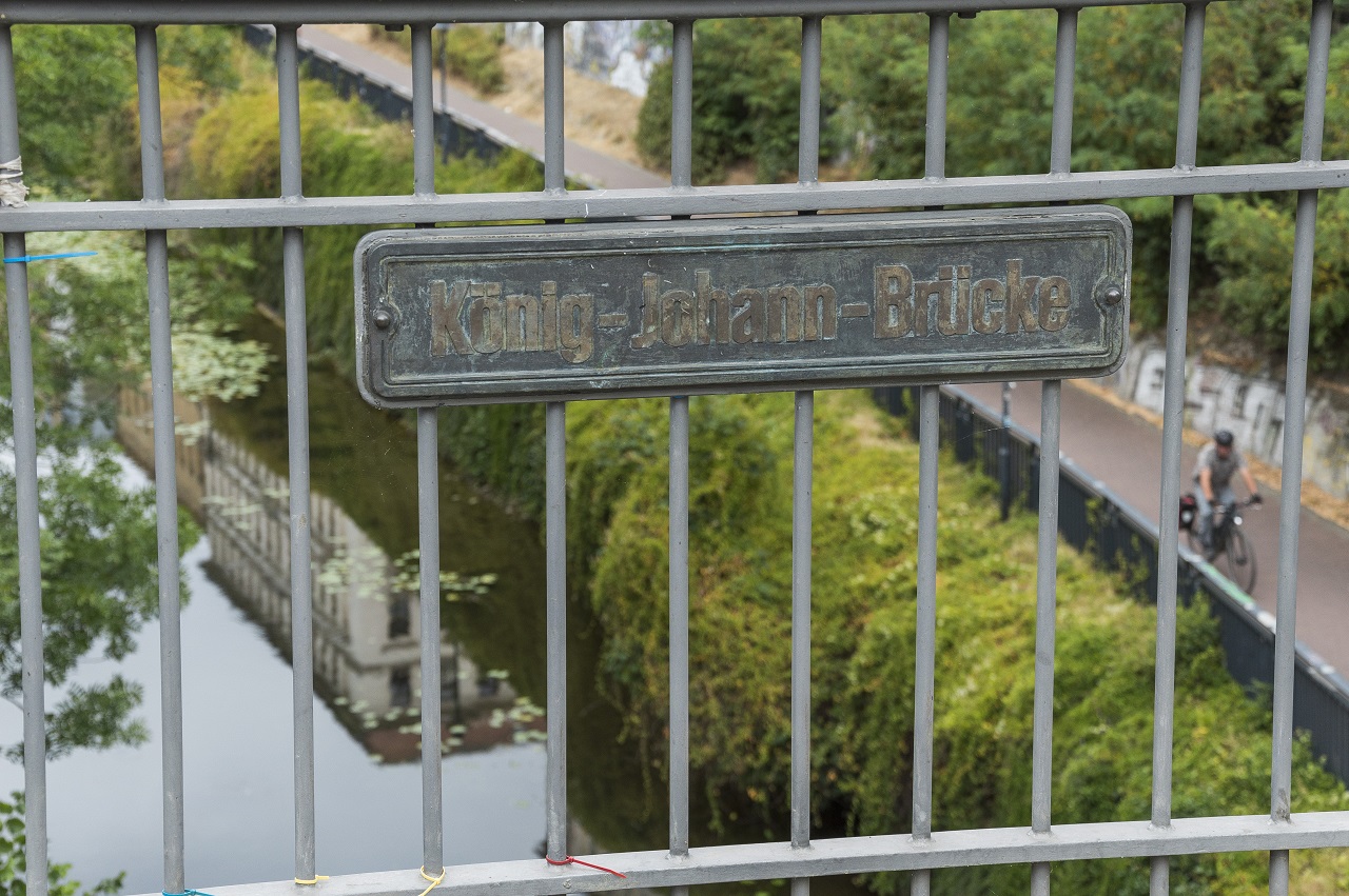 Schild der König-Johann-Brücke